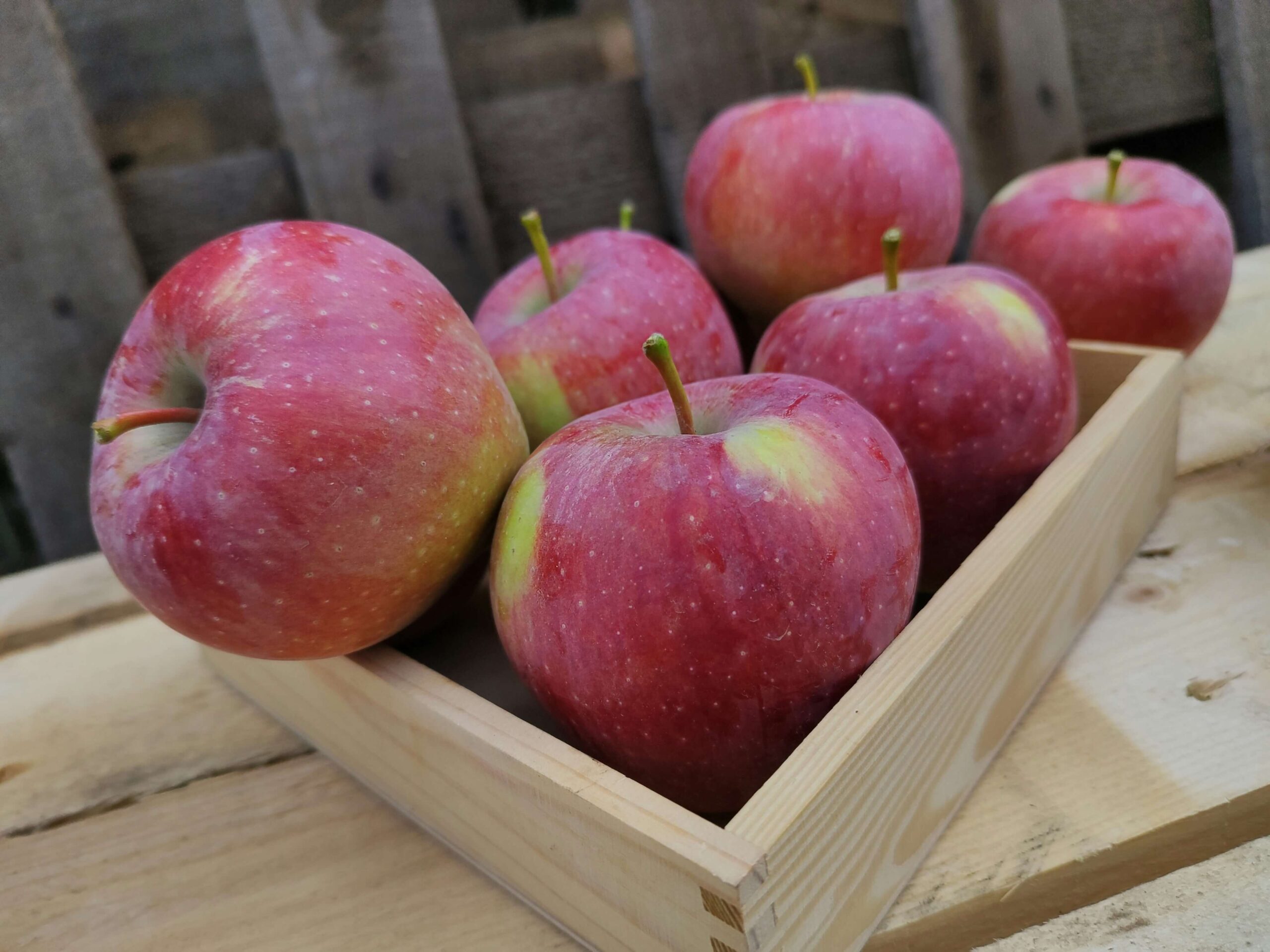 apples in wooden crate